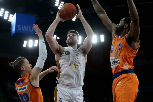 与年轻球员 与年轻球员